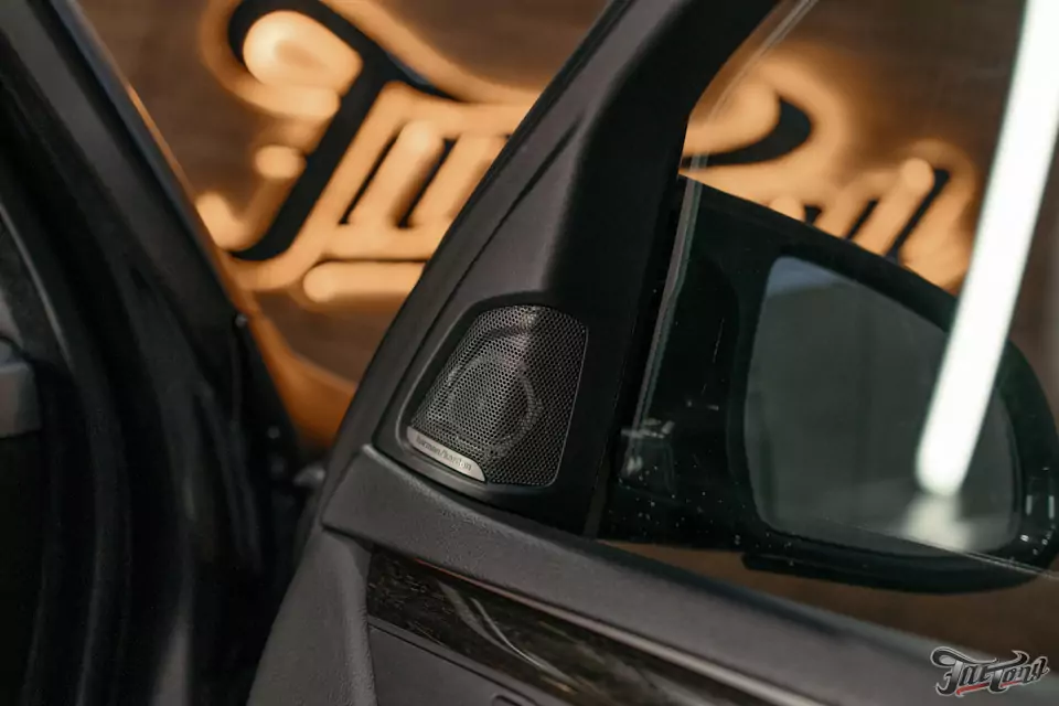 Установили на BMW X5 систему активного выхлопа Terminator! Выполнили комплексную шумоизоляцию салона и построили новую акустическую систему, провели техническое обслуживание